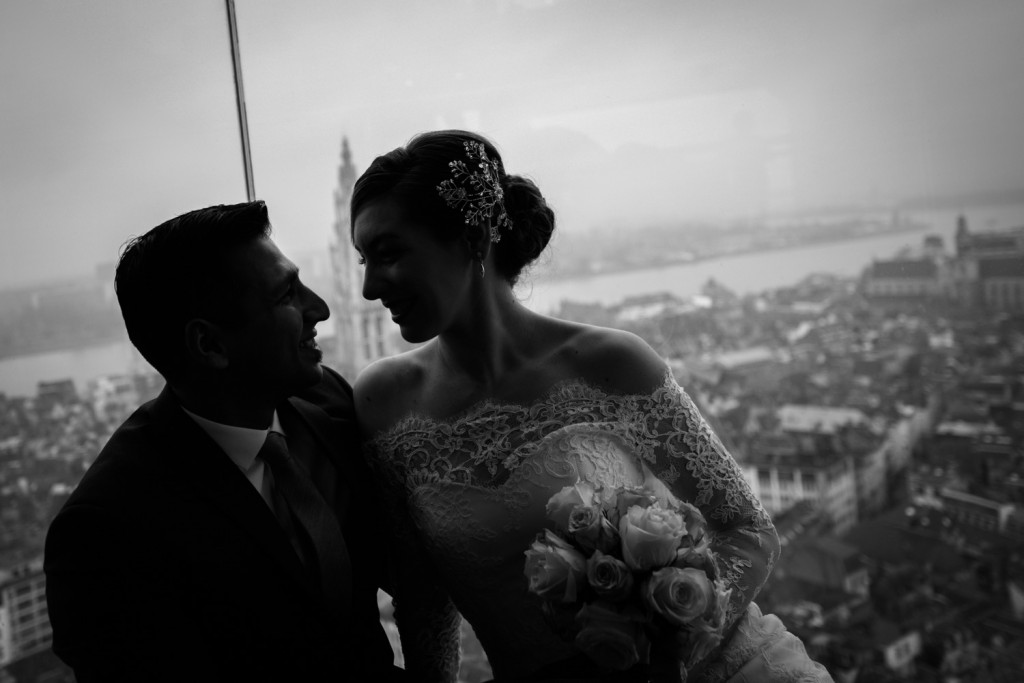 Huwelijksfotografie Antwerpen KBC toren fotoshoot kathedraal