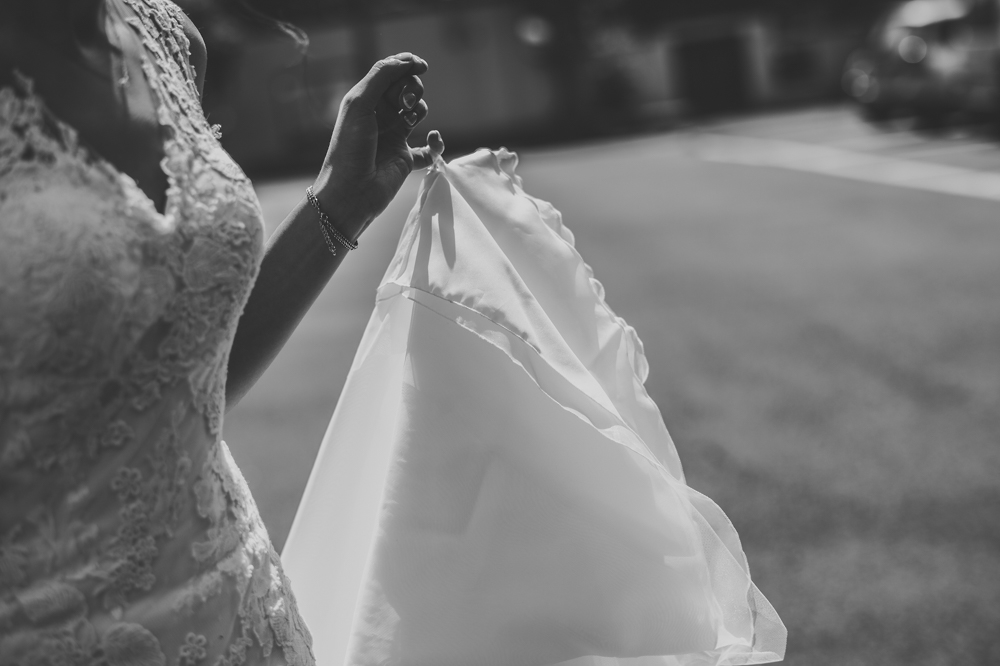 trouwfotograaf, details, bruid, trouwjurk, trouwkleed, zwart wit, gent